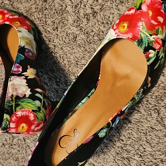 143 Girl Floral Pump - Picture 4 of 4
